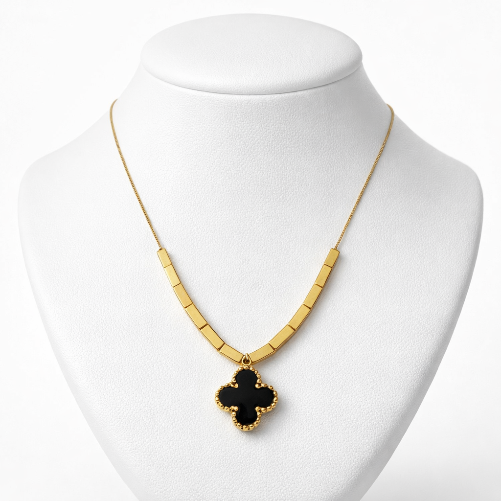 Image of Luxury Clover Pendant Necklace – Elegant Gold Chain Statement Jewelry